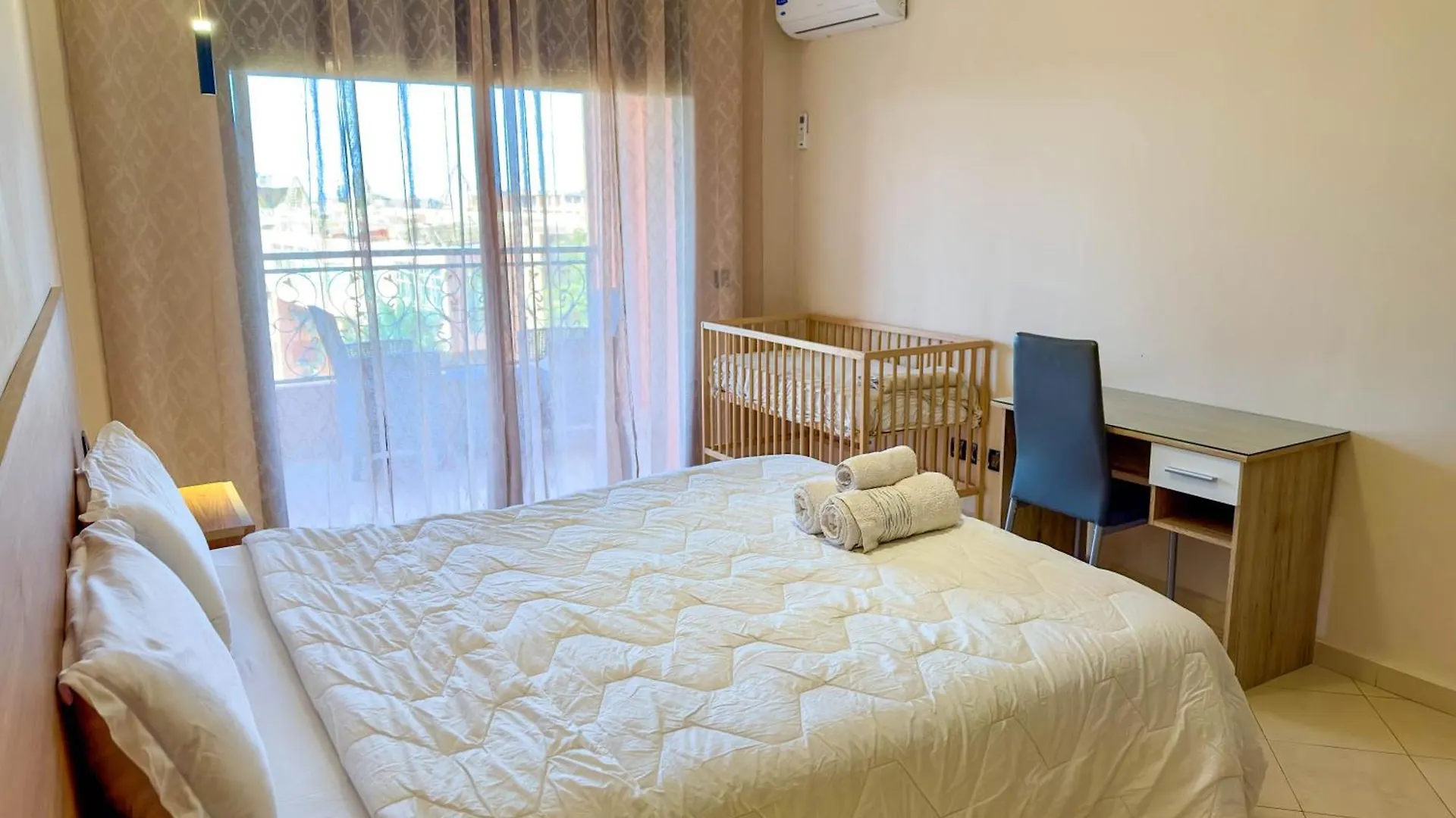 Apartment Top Localisation, Neuf, Piscine Et Une Vue Balcon Marrakesh